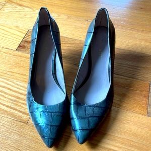 Nine West heels olive alligator print, size 8